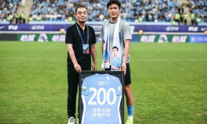 中超-费利佩甘超破门 10人蓉城客场2-0大连取3连胜